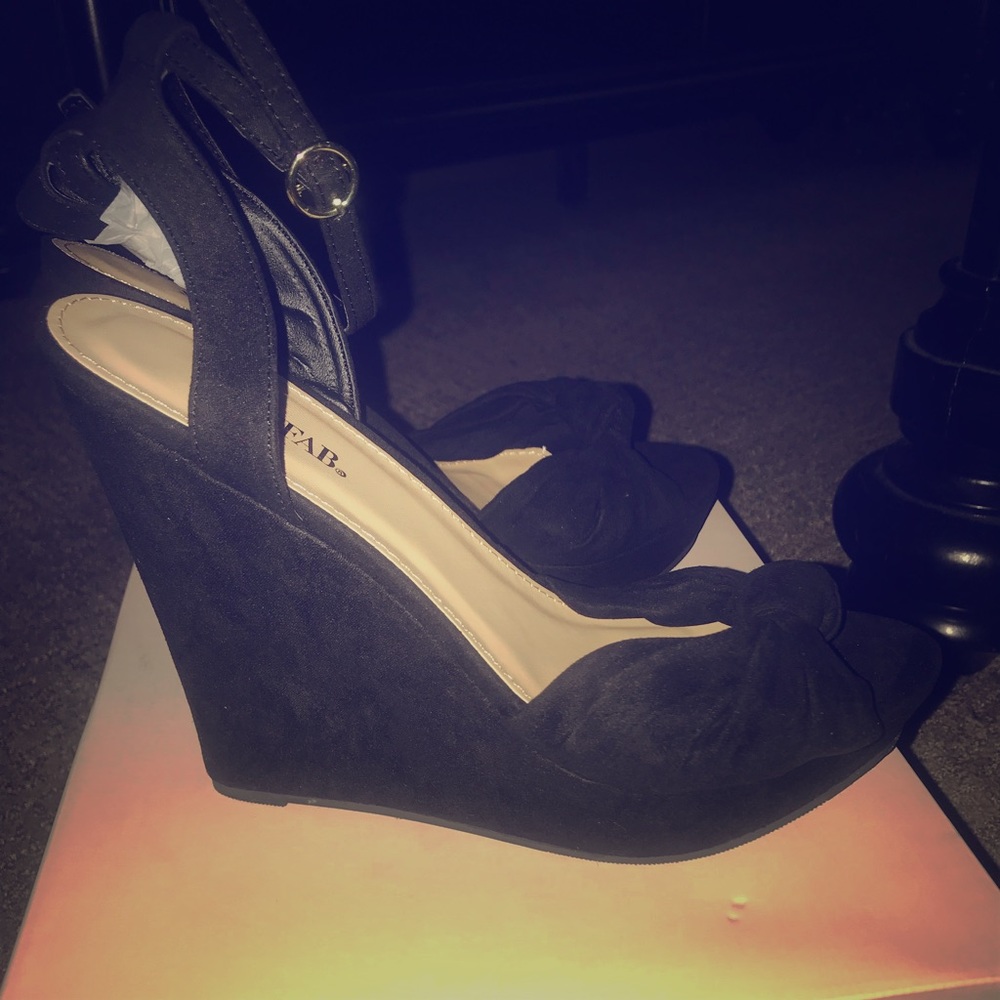 Black Wedges